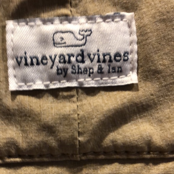 Vineyard Vines Men’s Shorts - Picture 3 of 4